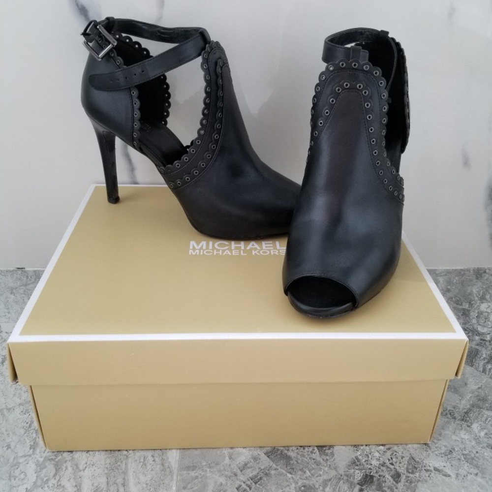 Michael Kors shoes size 9